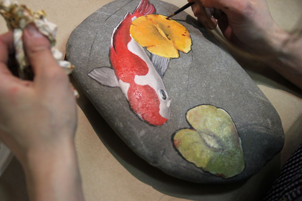 Чем расписывают камни: Технология рисования на камнях и примеры росписи .