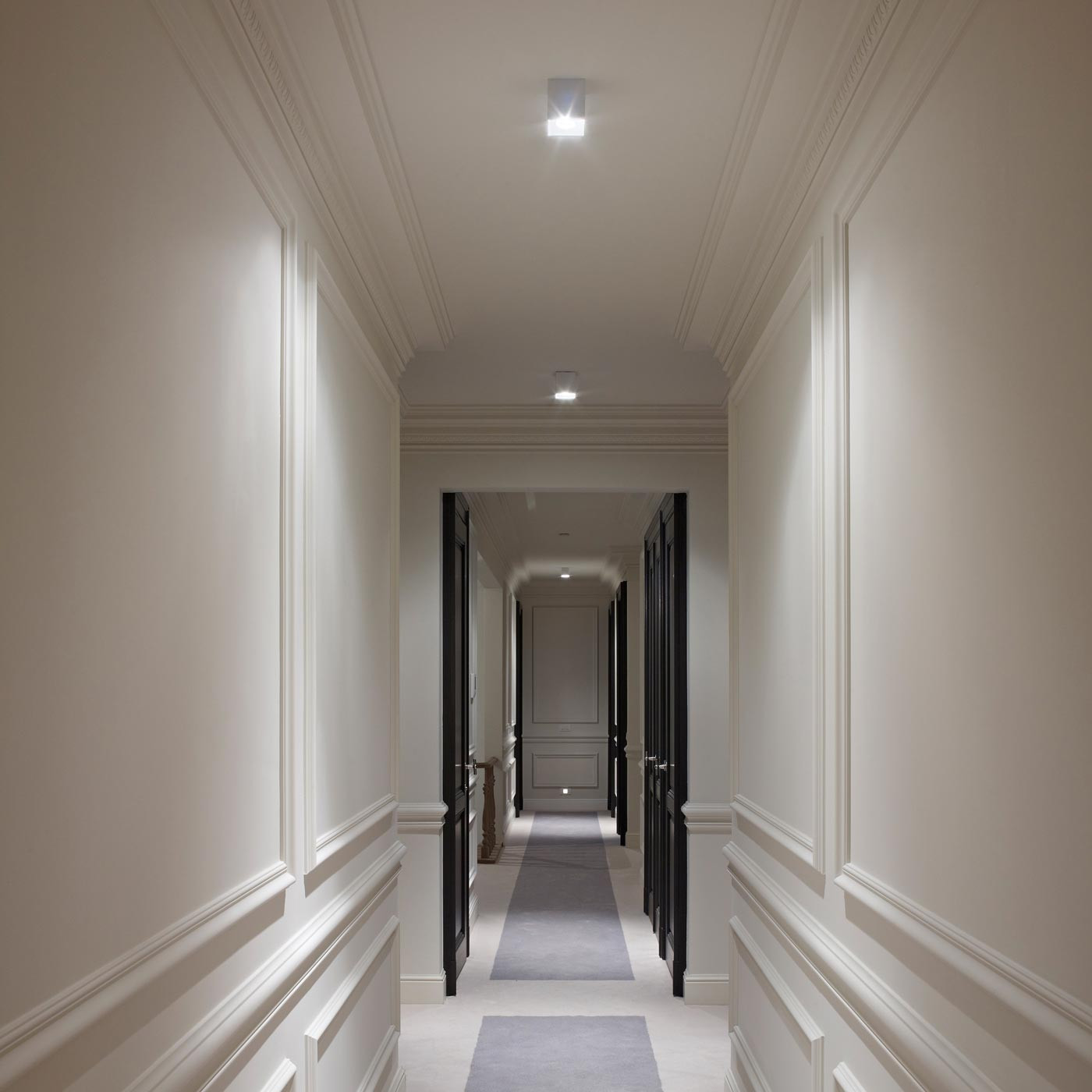Расположение светильников в коридоре