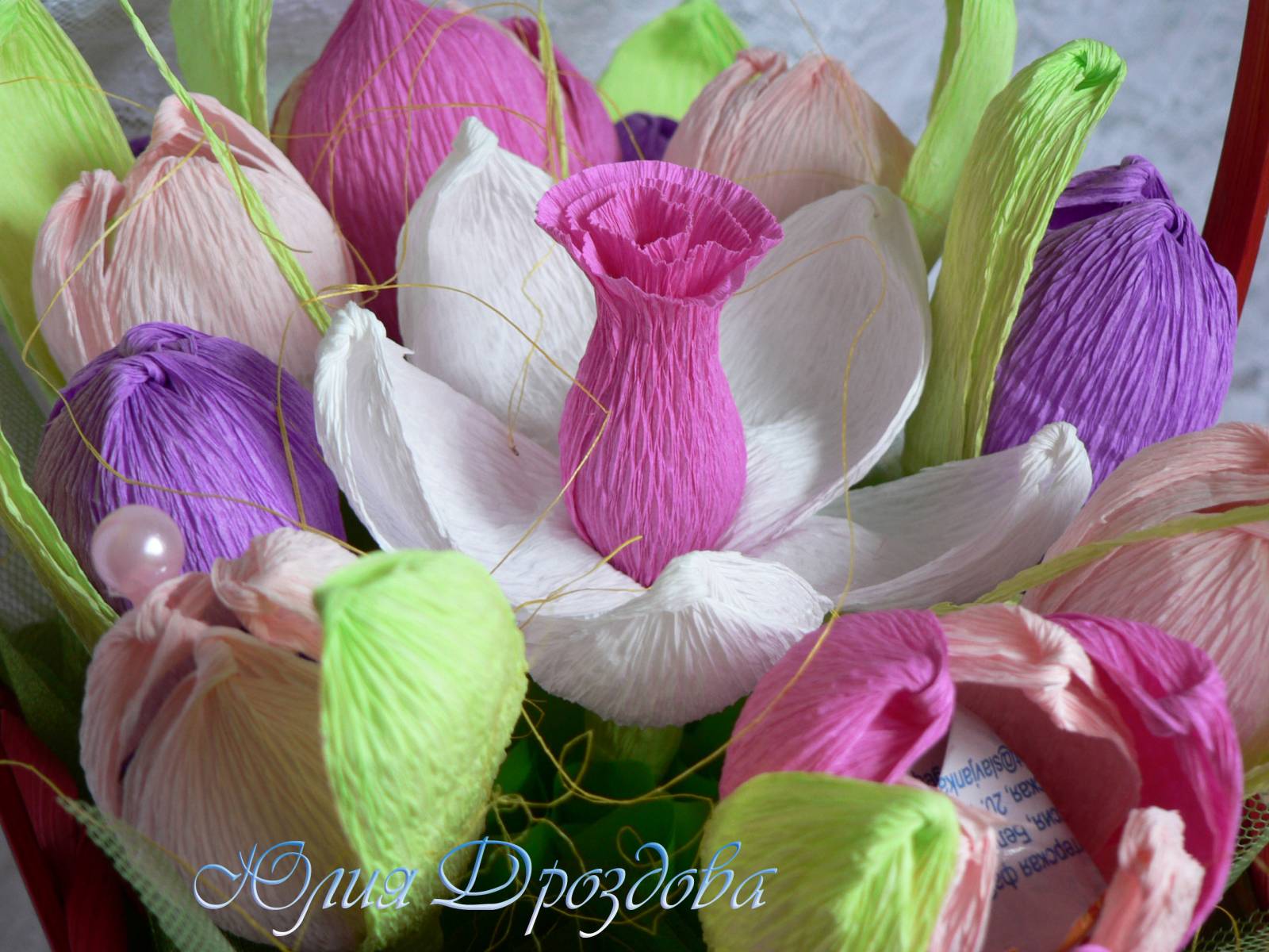 Розовые тюльпаны из гофрированной бумаги