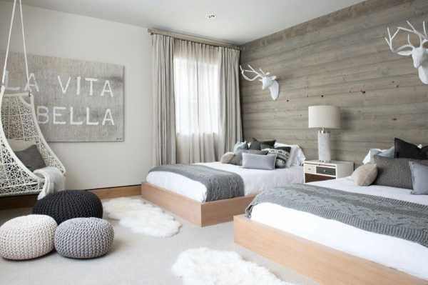 Дизайн комнаты с деревянными стенами