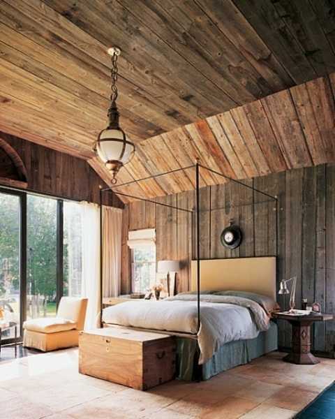 Спальня в деревенском стиле в загородном доме
