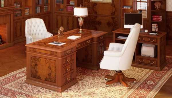 Письменные столы для кабинета из массива дерева