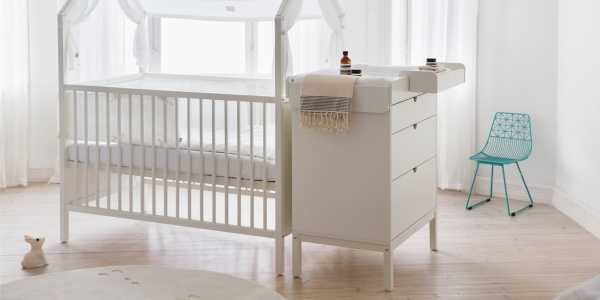 Кроватка и пеленальный комод для новорожденного