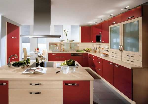 Дизайн кухни с красным кухонным гарнитуром