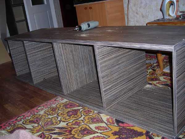Стенка со столом и шкафом