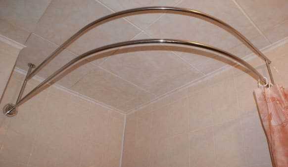 Карниз угловой для ванной с креплением к потолку